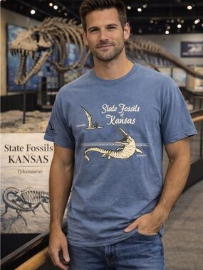 Gildan Heavy Cotton State Fossils of Kansas Unisex Tee Size Medium